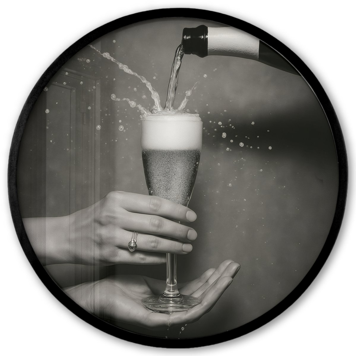 FrameYourWall Poster in lijst Rond - Fotolijst 40x40 cm - Posters - Champagnefles - Glas - Minimalistisch - Spetters - Ronde posterlijst zwart - Decoratie - Wanddecoratie woonkamer - Muurdecoratie slaapkamer Champagnefles - Spetters
