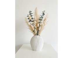 "Vaas Leaf Crème – Metaal – 18x9,5x29,5 cm – Decoratieve Vaas met Bladstructuur"