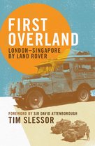 Boekomslag met oranje cirkel, blauwe achtergrond en Land Rover. "FIRST OVERLAND LONDON-SINGAPORE BY LAND ROVER" en "TIM SLESSOR".