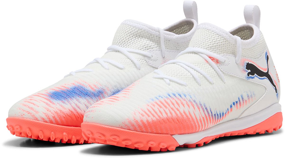 Puma Future 8 Match+ Mid TF voetbalschoenen voor kinderen in wit met roze en blauwe details, maat EU 38.