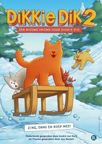 Dikkie Dik 2 - Een Nieuwe Vriend Voor Dikkie Dik. Een oranje kat, een grijze kat, een hondje en twee rode wezentjes op een slee in de sneeuw.