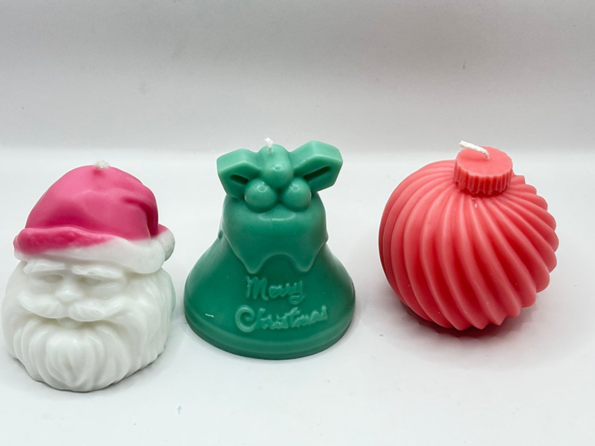 Kerst Geurkaarsen Set – 3 Handgemaakte Kaarsen in de Vorm van Kerstman, Bel en Kerstbal – Natuurlijke Palmwax – Geuren van Dennen, Appel & Kaneel en Karamel – Perfect als Cadeau