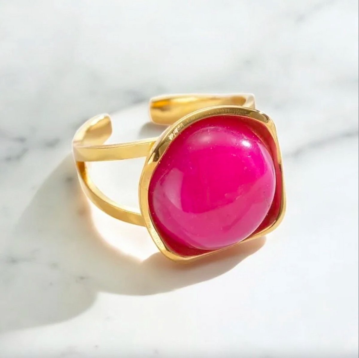 Ring Glam - Roze steen, goudkleurig - Verkleurt niet - Verstelbaar - Stainless steel - Damesdingetjes