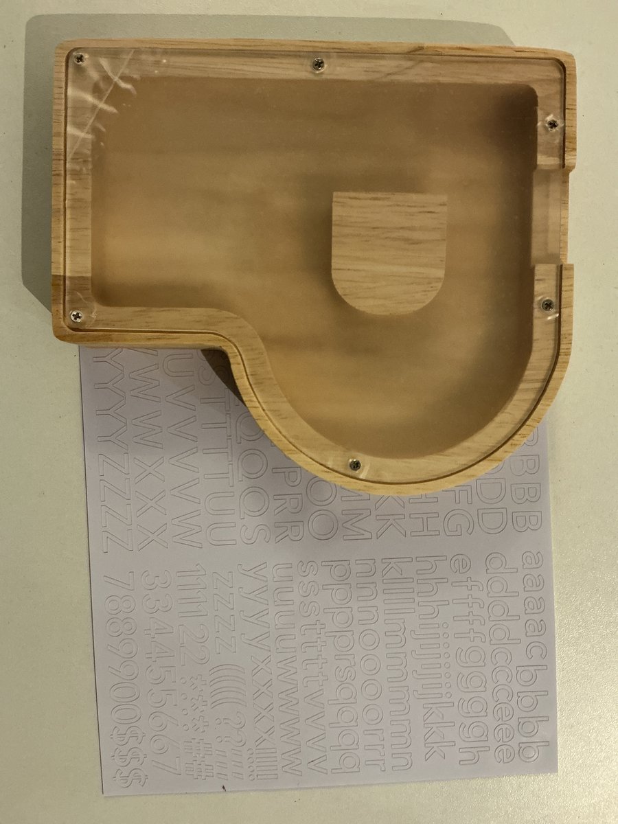 SPAARPOT HOUT LETTER P