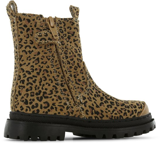 Cognackleurige chelseaboot met panterprint, ritssluiting aan de zijkant en zwarte zool.