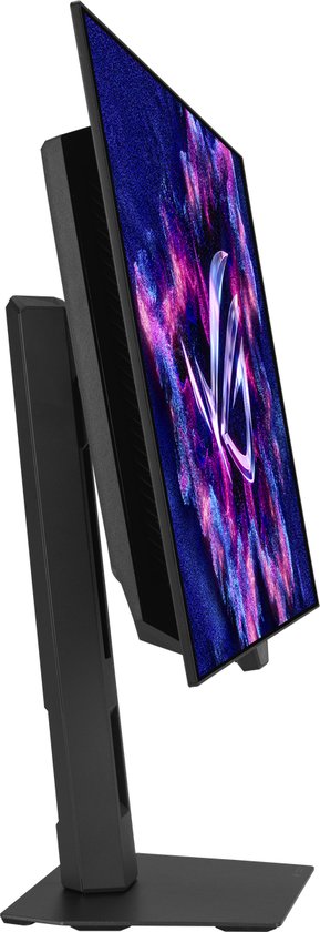 Zij-aanzicht van een zwarte ASUS ROG monitor met een gedetailleerd scherm en stand.