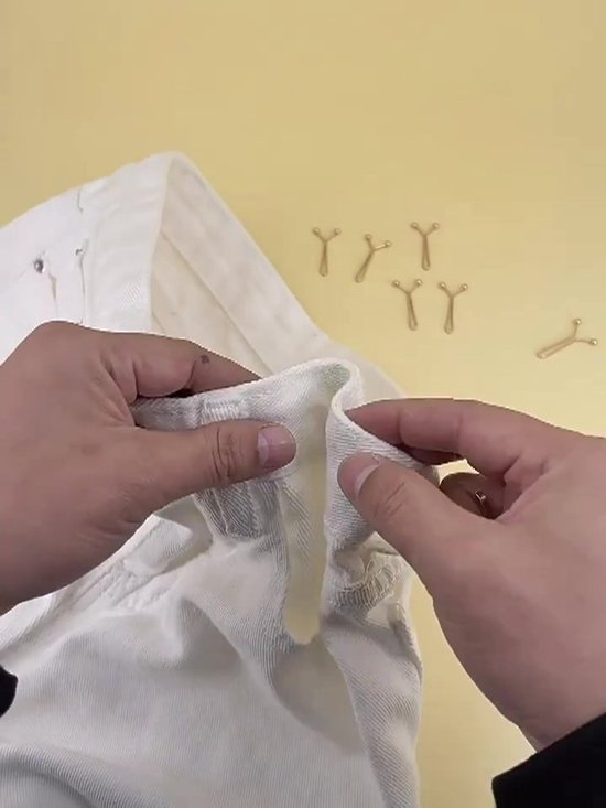 4-delige Taille Verstelclips – Onzichtbare Broekspeldjes voor Taille Verkleinen & Vormgeven – Zwarte Metalen Pins – Geen Naaiwerk Nodig – Verstelbare Broekclip voor Jeans, Rokken & Hijab – Herbruikbare Tailleknopen