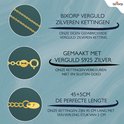 Details van een gouden ketting, sluiting en verlengstuk.
