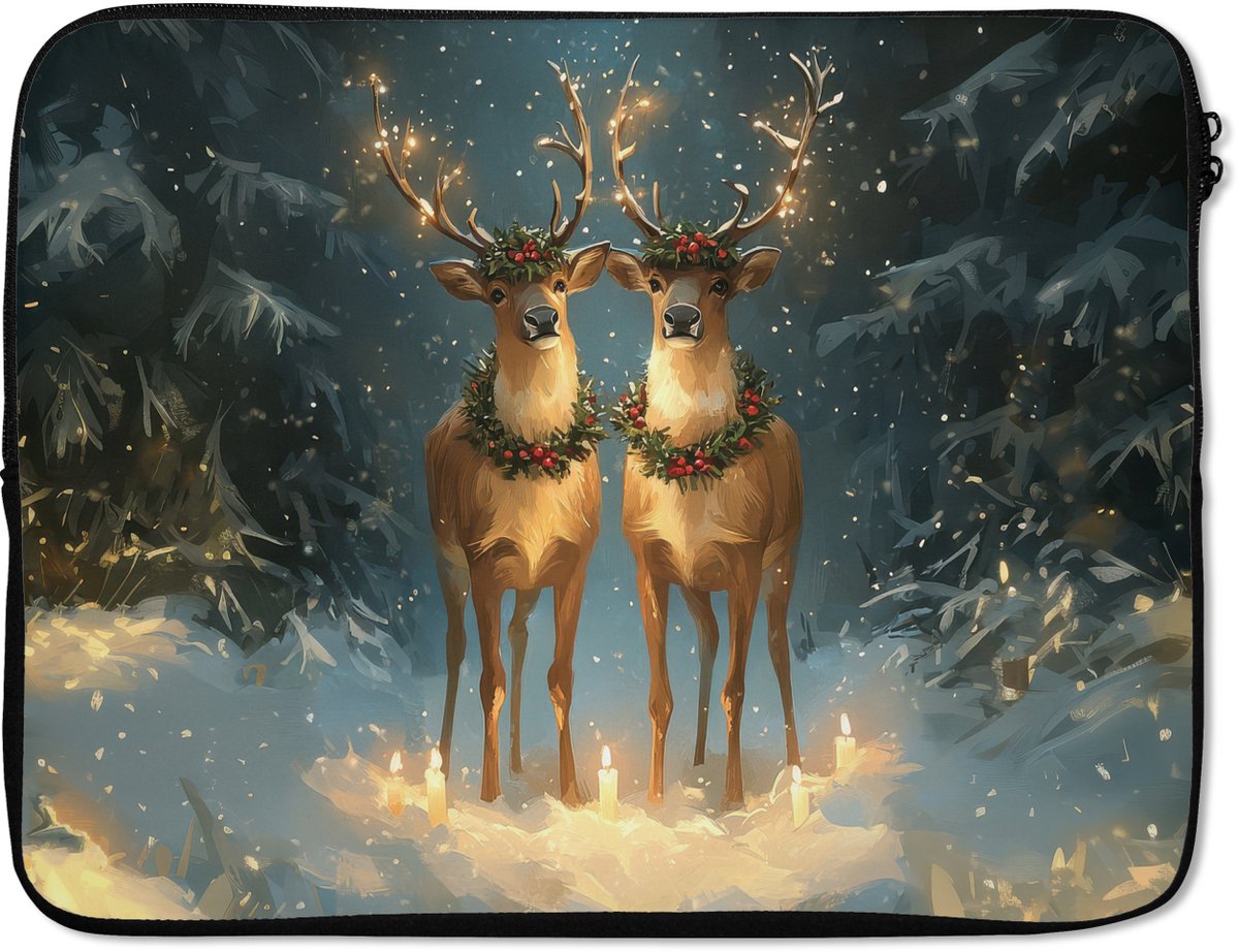 Laptophoes 15.6 inch - Dennensprookje - Rendier - Nacht - Laptop sleeve - Binnenmaat 37x26 cm - Zwarte achterkant