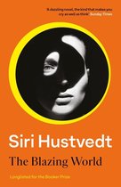 Boek 'The Blazing World' van Siri Hustvedt met een oranje cover. Een portret in zwart-wit in een gele cirkel.