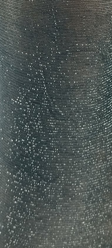 Close-up van zwarte panty stof met zilveren glitter.
