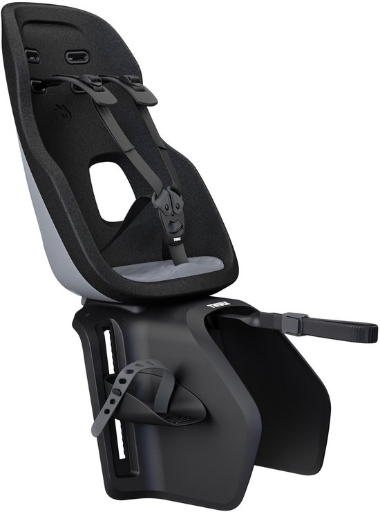 Siège enfant Thule gris et noir avec harnais 5 points et repose-pieds réglables.