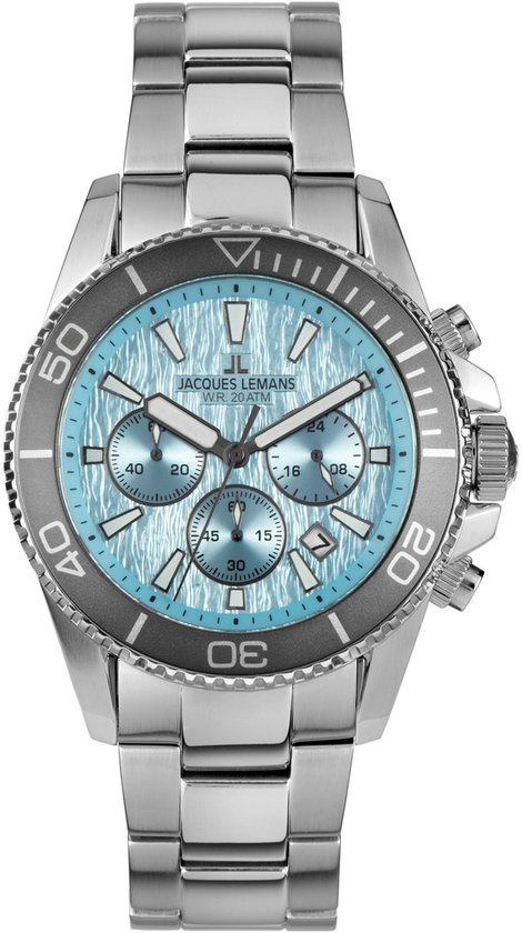 Herenhorloge met zilverkleurige metalen band, blauwe wijzerplaat met golvend patroon en zilverkleurige indices.