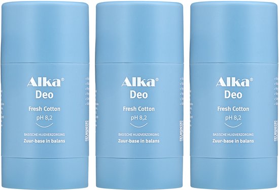Drie lichtblauwe Alka Deo Fresh Cotton sticks op witte achtergrond.