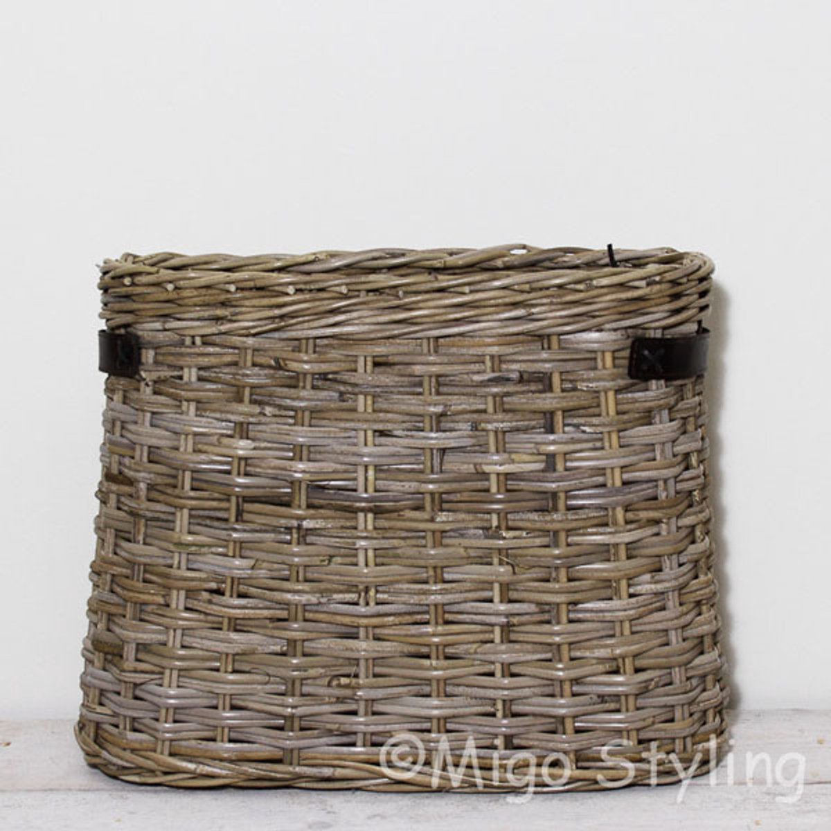MigoStyling - Plantenmand - Vensterbankmand - Met plastic - Riet - Rotan - Leren riem - Hoogte 40 cm