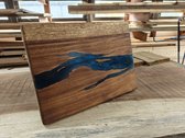 Epoxy boomstam tafelblad - Riviertafel salontafel / bijzettafel - Iroko hout - 41 x 30 cm - Blauwe epoxy rivier boomstamtafel
