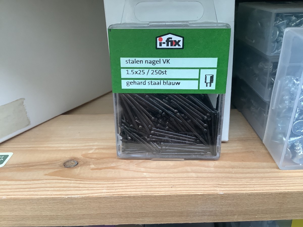 Muurspijkers. zwart. 1.5 x 25mm lang. 250 stuks. voor steen en Beton. Ifix.