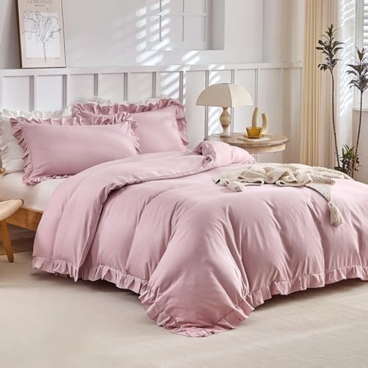 Driedelige Microvezel Beddengoedset voor Tweepersoonsbed 240 x 220 cm met Romantisch Volant Motief - Roze Complete Set met Dekbedovertrek en Kussenslopen