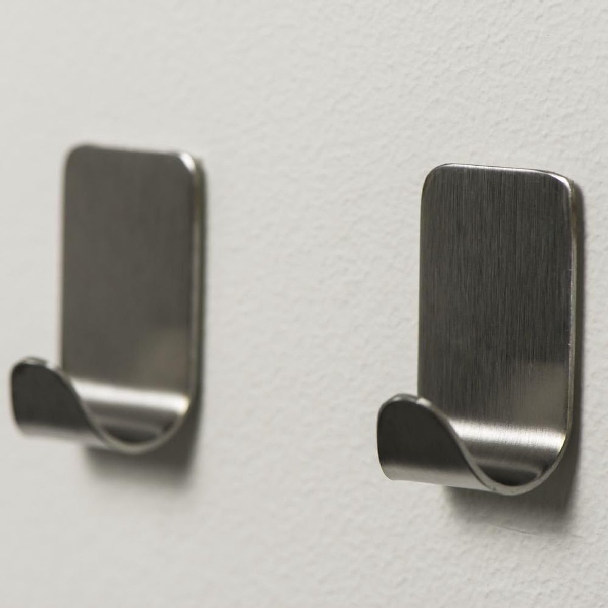 Famanu - Zelfklevende haken, 2 stuks, mat zilver, draagkrachtig, modern design