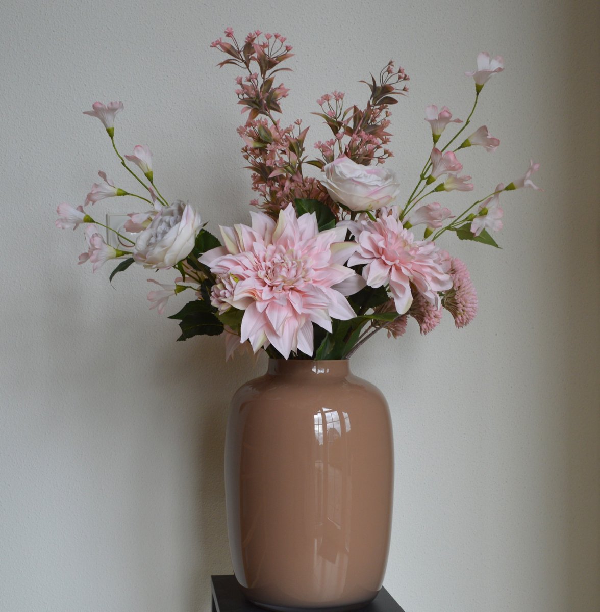 Luxe kunstboeket roze – 11 stelen – realistisch zijden bloemen – exclusief vaas – Woonyard