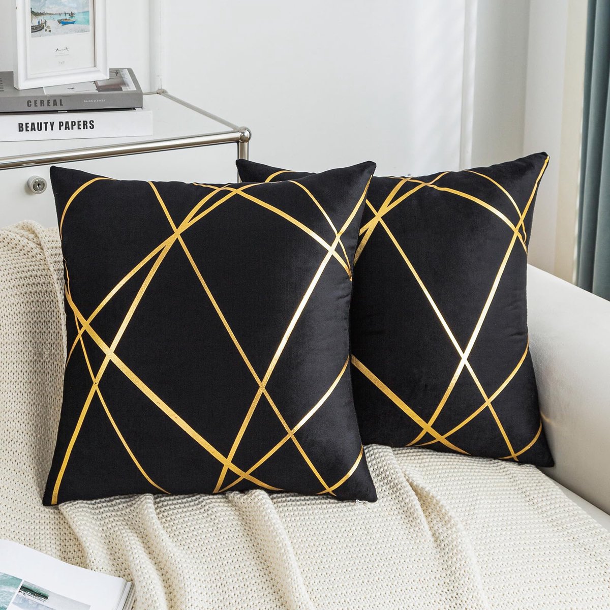 Unyqoos Set van twee moderne fluwelen kussenslopen met gouden geometrisch patroon zwart