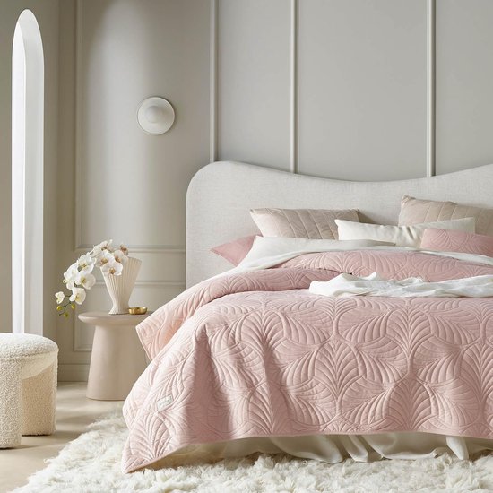 ROOM99 Feel Elegante Sprei in Bruin, 200 x 220 cm - Veelzijdige Woondeken als Bedsprei of Banksprei, Quilt - Fluwelen Stijl