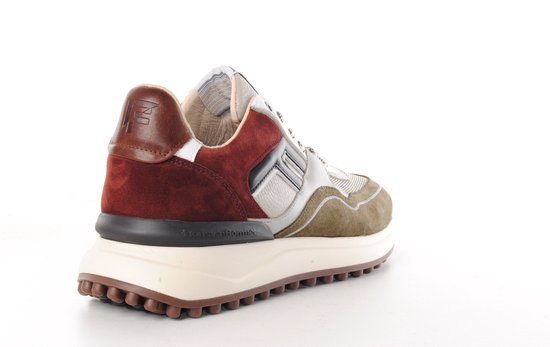 Schuin achteraanzicht van een groen-bruine Floris van Bommel sneaker met zwart hiel-detail en F-logo.