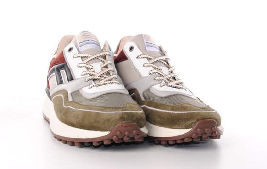 Paar groen-bruine Floris van Bommel vetersneakers met gelaagd suède en mesh bovenwerk.