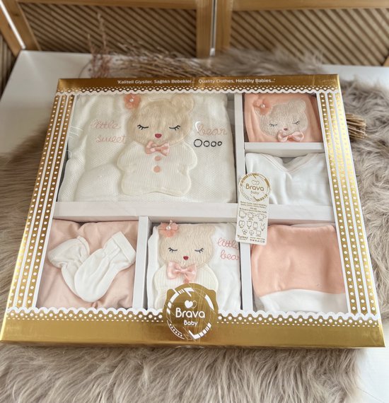 Luxe 10 delige new born set met deken -luxe geschenkdoos- lichte zalm kleur- little sweet bear-100% katoen- baby set - babyshower-kraam cadeau - gift new born girl - 0 tem 4 maanden — afbeelding 3