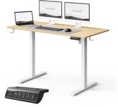 Bureau met lichtbruin blad (120x60 cm), witte poten, twee monitoren, laptop en bedieningspaneel.