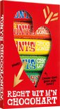 Rode doos met hartvormige uitsnede met Tony's Chocolonely repen in rood, oranje, geel, groen en blauw. Tekst: 'Recht uit m'n chocohart'.
