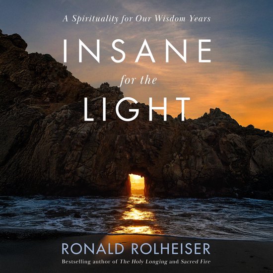 Boekomslag voor "Insane for the Light" met tekst: "A Spirituality for Our Wisdom Years", "INSANE for the LIGHT", "RONALD ROLHEISER". Op de achtergrond een zonsondergang met een rotsformatie en de oceaan.