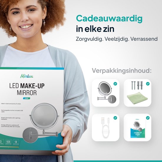 Vrouw met make-upspiegel met LED-verlichting van Mirlux.