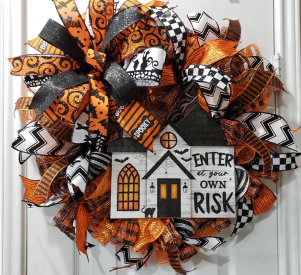 Halloweenkrans - Deur krans – deurkrans | Halloween versiering | Voor binnen & buiten | Enge decoratie voor Halloween - Halloween wreath, spooky wreath, scary wreath, enter at your own risk wreath, front door wreath, indoor wreath, spooky