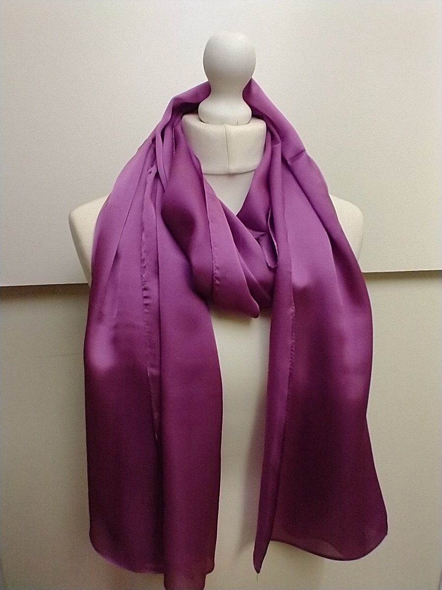 Lange glanzende dunne dames sjaal Marlina-effen paars-satijnlook-omslagdoek-stola