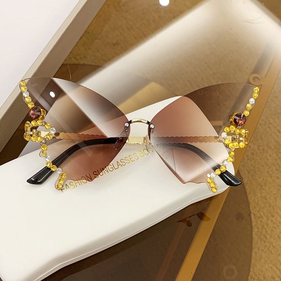 1 stuk - Nieuwe vlindervormige zonnebril zonder rand met diamant - Europese en Amerikaanse mode voor dames - Vlindervormige cat-eye zonnebril voor dames - Modieuze sprankelende diamanten zonnebril - Zonnebril met kleurverloop van Merkloos — afbeelding 3