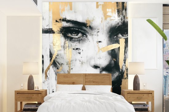 Behang - Fotobehang Portret - Vrouw - Penseelstreken - Goud - Breedte 165 cm x hoogte 220 cm
