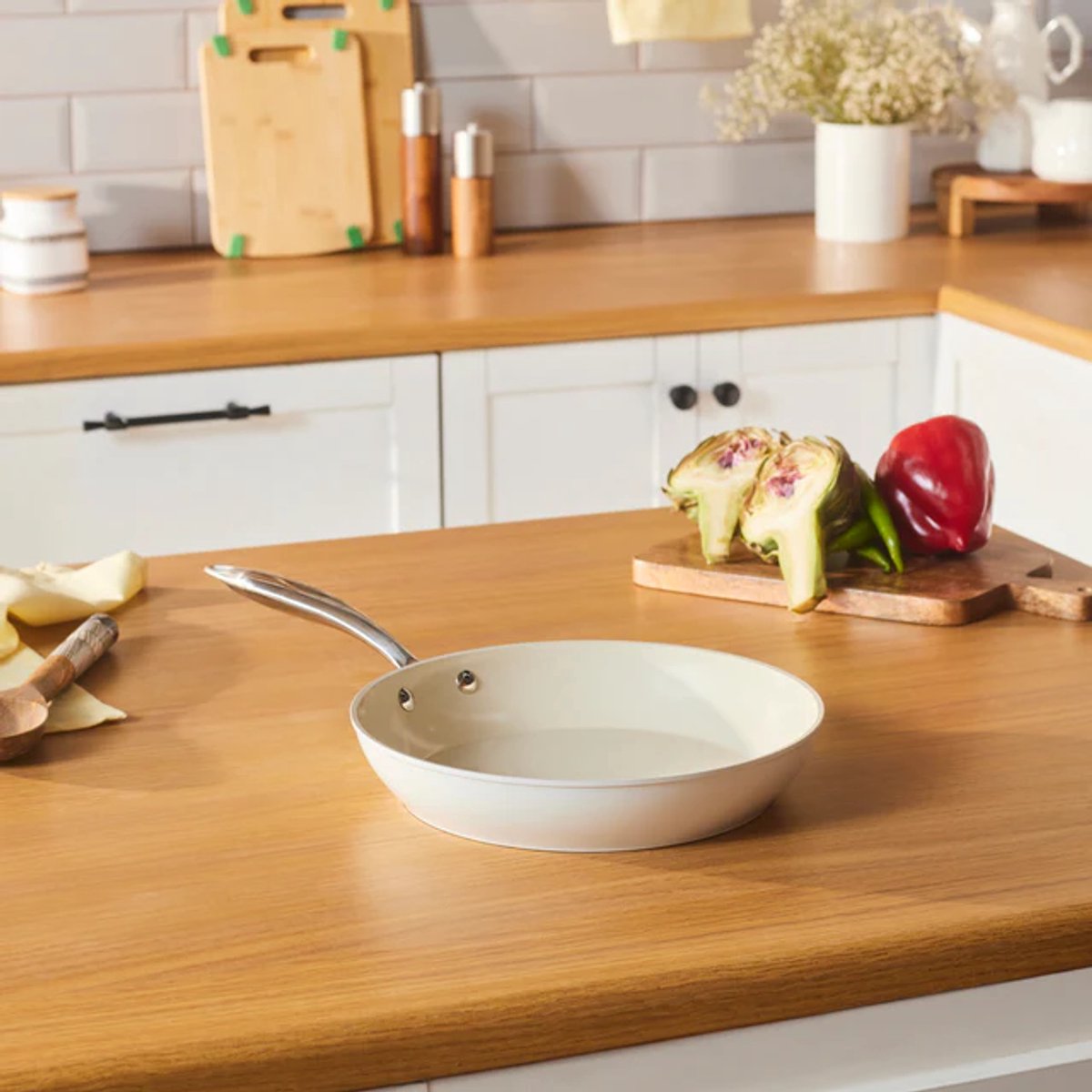 Karaca Swiss Crystal Koekenpan – 26 cm – Almond Cream – Inductie Geschikt – RVS Handgreep