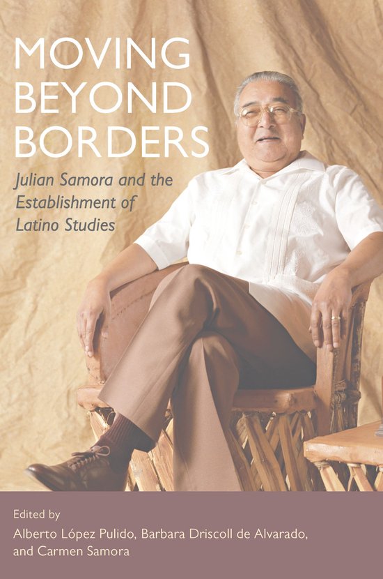 Latinos in Chicago and Midwest - Moving Beyond Borders - cover