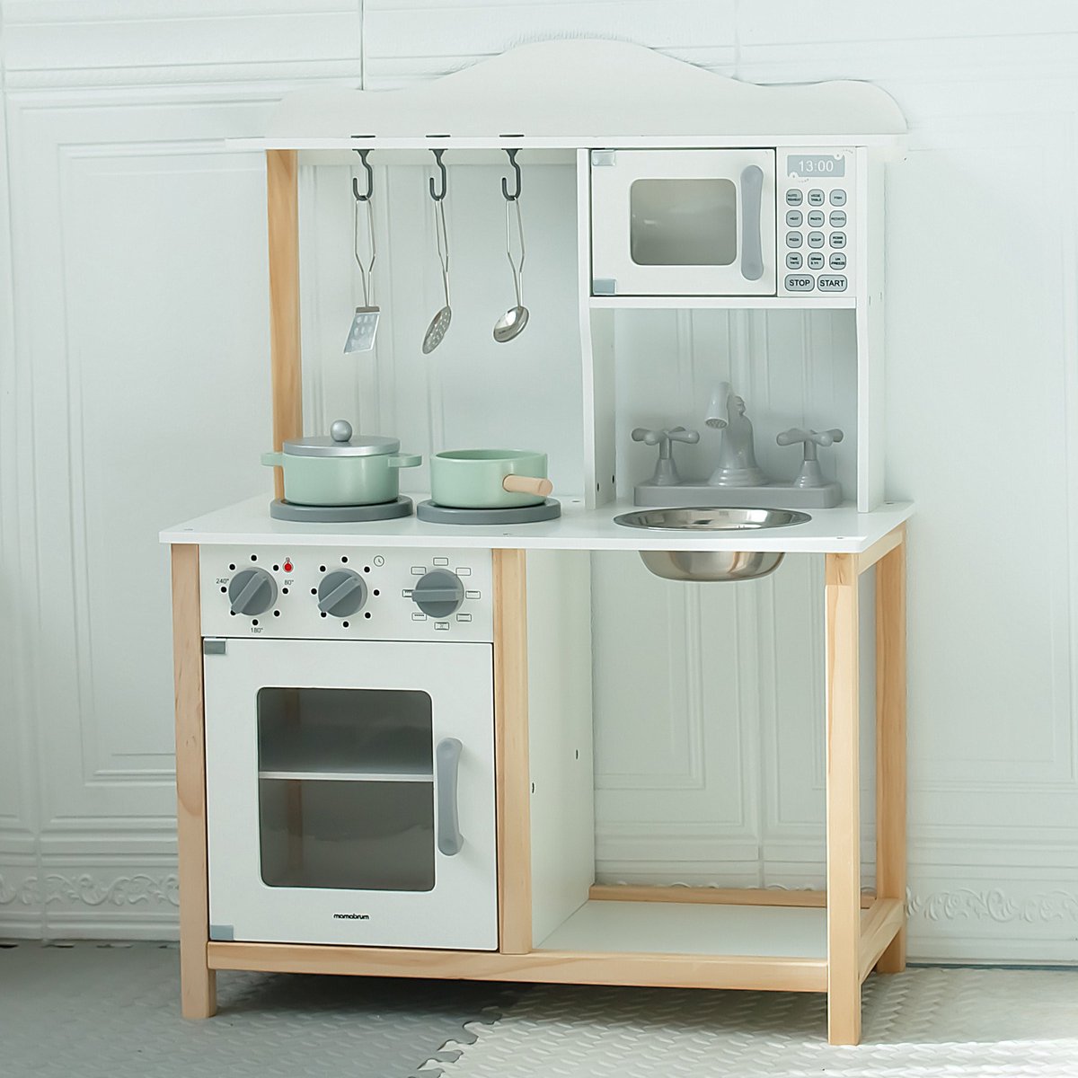 Mamabrum Montessori Houten keuken voor kinderen, 3 jaar – magnetron, oven, gootsteen en accessoires inbegrepen – robuust, veilig, leerzaam, natuurlijke kleuren, duurzaam creatief spel — afbeelding 4