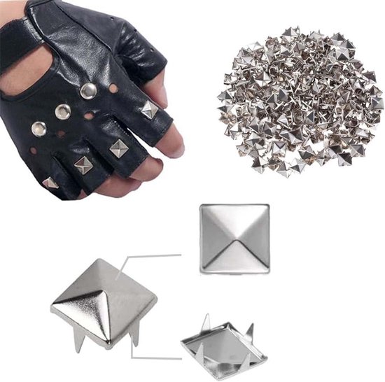 Zwarte leren handschoenen versierd met zilverkleurige piramidevormige studs.