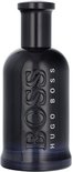 Donkerblauwe Hugo Boss 'Bottled Night' flacon met het reliëflogo BOSS HUGO BOSS.