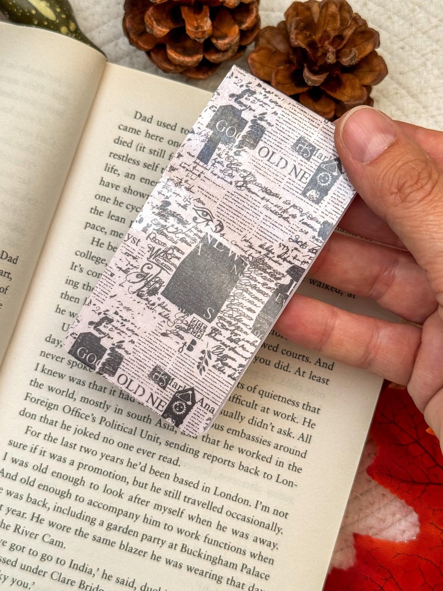 Nook and Note – Magnetische Boekenlegger “Vintage Newspaper” – Handgemaakt
