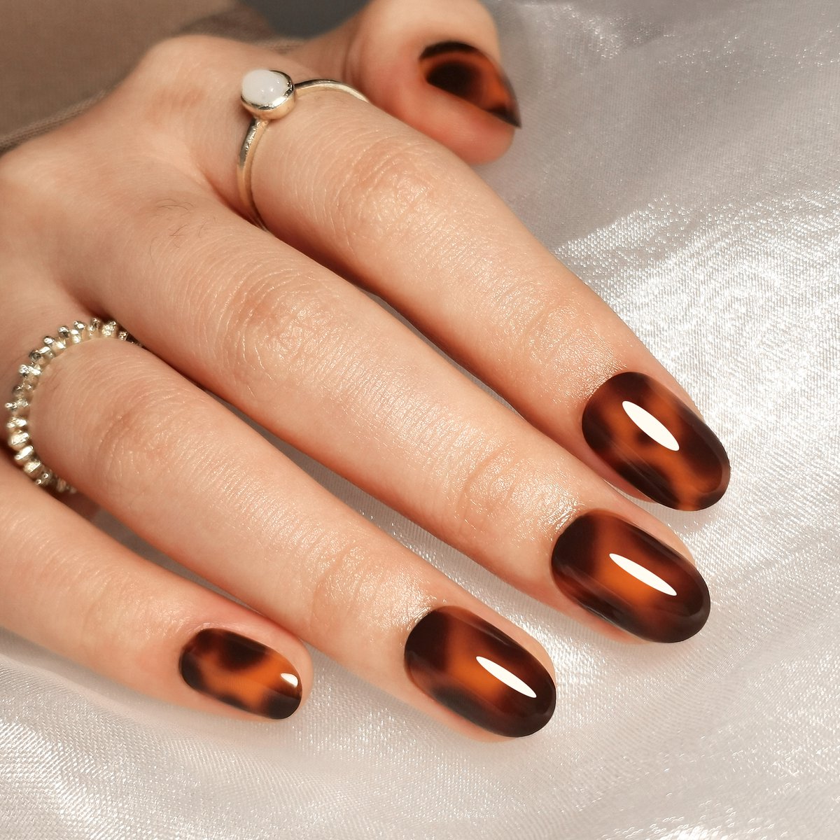 BIMA Nails - Soft Gel Press-On nagels - Ovaal/Rond - Plaknagels met lijm - Herbruikbare nepnagels met lijmstickers/sticky tabs - Bruin Zwart - Tortoise - 30 stuks (15 maten)