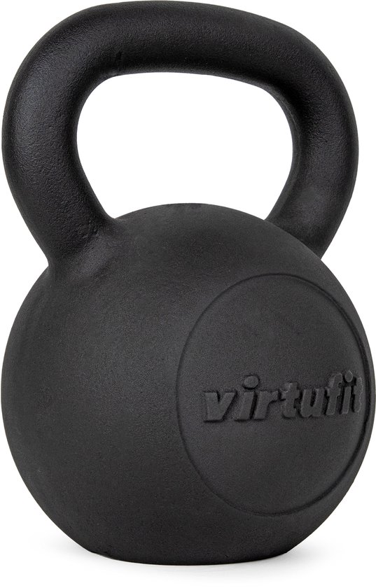 Zwarte gietijzeren kettlebell met het Virtufit logo op een zwarte achtergrond.