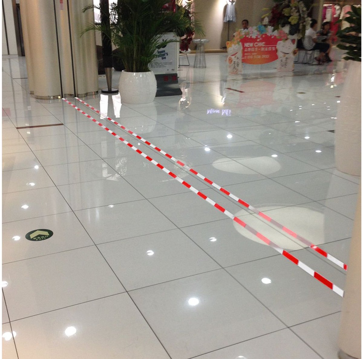 Zelfklevende Markeringstape Rood/Wit – 33 m x 50 mm – PVC Signalisatielint – Werf en Industrie – VISO