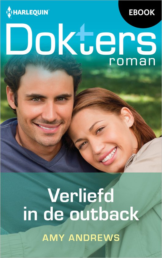 Een stel ligt dicht bij elkaar, een man en een vrouw, met de tekst 'Doktersroman' en 'Verliefd in de outback'.