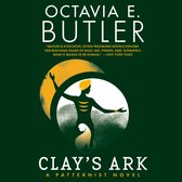 Boekhoes met een silhouet van een figuur en een halve maan op een groene achtergrond. Titel: Clay's Ark.