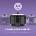 Drie zwarte Brabantia slowcookers op een paarse achtergrond, met indicatie van 6.5 liter inhoud.