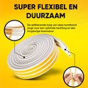 Rol witte tochtband met gele strepen, "SUPER FLEXIBEL EN DUURZAAM". Gedetailleerde foto van de zelfklevende laag en flexibele structuur.